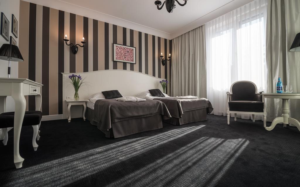 Hotel Afrodyta Business & Spa Радзєйовіце Екстер'єр фото